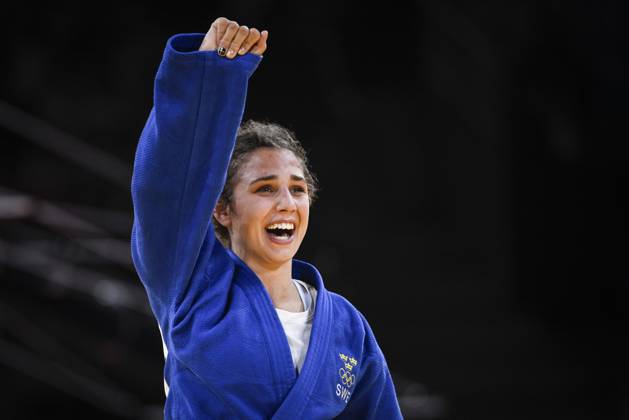 PARIS , FRANKRIKE 20240727 Sveriges Tara Babulfath jublar efter att ha besegrat Abiba Abuzjakynova fran Kazakstan i damernas bronsmatch i judo (-48 kg) i Champ-de-Mars Arena under sommar-OS-i Paris.