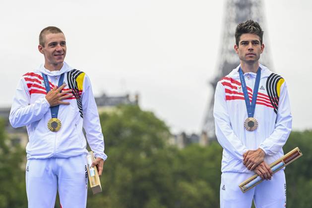 Paris 2024 Olympic Games, Olympische Spiele, Olympia, OS - 27 07 2024 PARIS, FRANCE - JULY 27 : Evenepoel Remco (BEL) Cycling - Road - Individual Time Trial (Male), Van Aert Wout (BEL) Cycling - Road - Individual Time Trial (Male) on the podium pictured during the XXXIII Paris 2024 Summer Olympic Games on July 27, 2024 in Paris, France, 27 07 2024 Paris France  Copyright: xVincentxKalutx