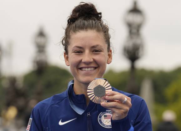 Bronze medalist Chloe Dygert of the U.S. poses with her medal after the Women s Road cycling, Rad, Radsport, Strasse Individual Time trial competition at the Paris 2024 Olympic Games, Olympische Spiele, Olympia, OS in Paris, France, on Saturday, July 27, 2024. Grace Brown of Australia took the gold medal and Anna Henderson of Great Britain won the silver. OLY202407271543 PAULxHANNA