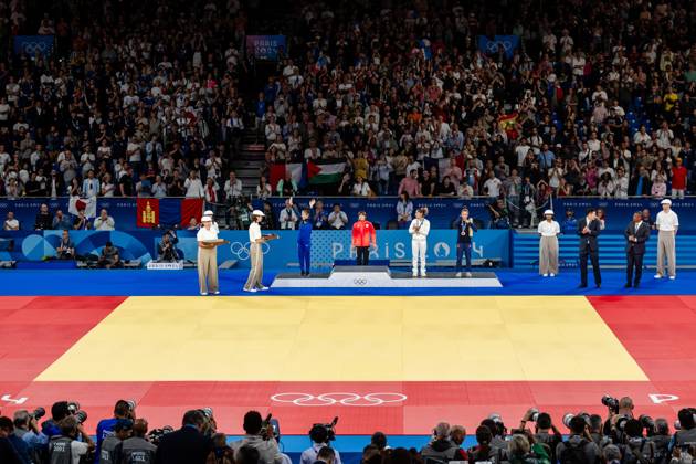 240727 Natsumi Tsunoda of Japan, Shirine Boukli of France, Baasankhuu Bavuudorj of Mongolia and Tara Babulfath of Sweden at the price ceremony after women™s -48kg judo finals during day 1 of the Paris 2024 Olympic Games, Olympische Spiele, Olympia, OS on July 27, 2024 in Paris. Photo: Ludvig Thunman BILDBYRAN kod LT LT0643 judo olympic games olympics os ol olympiska spel olympiske leker paris 2024 paris-os paris-ol 1 bbeng jubel Copyright: LUDVIGxTHUNMAN BB240727LT179