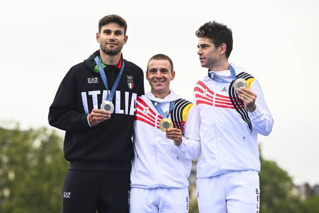 Paris 2024 Olympic Games, Olympische Spiele, Olympia, OS - 27 07 2024 PARIS, FRANCE - JULY 27 : Evenepoel Remco (BEL) Cycling - Road - Individual Time Trial (Male), Van Aert Wout (BEL) Cycling - Road - Individual Time Trial (Male), Ganna Filippo (ITA) on the podium during the XXXIII Paris 2024 Summer Olympic Games on July 27, 2024 in Paris, France, 27 07 2024 Paris France  Copyright: xVincentxKalutx