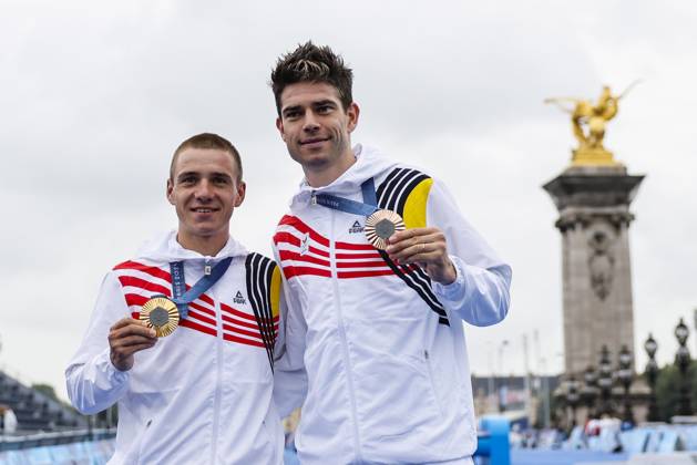 July 27, 2024, Paris, Paris, FRANCE: Gold medalist Remco Evenepoel (BEL) and Bronze medalist Wout van Aert (BEL) pose on the podium during the Men s Individual Time Trial on day one of the Olympic Games, Olympische Spiele, Olympia, OS Paris 2024 at Pont Alexandre III during the Paris 2024 Olympics Games on july 27, 2024, in Paris, Spain. Paris FRANCE - ZUMAa181 20240727_zaa_a181_370 Copyright: xManuxReinox