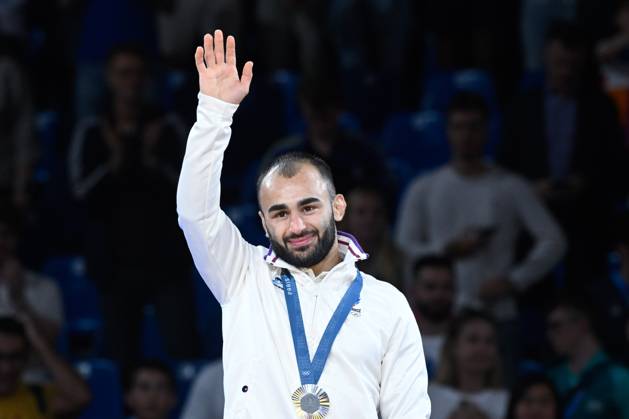 Luka Mkheidze ( FRA ) celebrates with his medal during the 2024 Judo Olympics Games at Arena Champ de Mars on July 27, 2024 in Paris, France. ( Photo by federico pestellini DPPI Panoramic ) - JO 2024 : JUDO - Jeux Olympiques 2024 - Paris2024 - Paris - 27 07 2024 DPPI Panoramic 