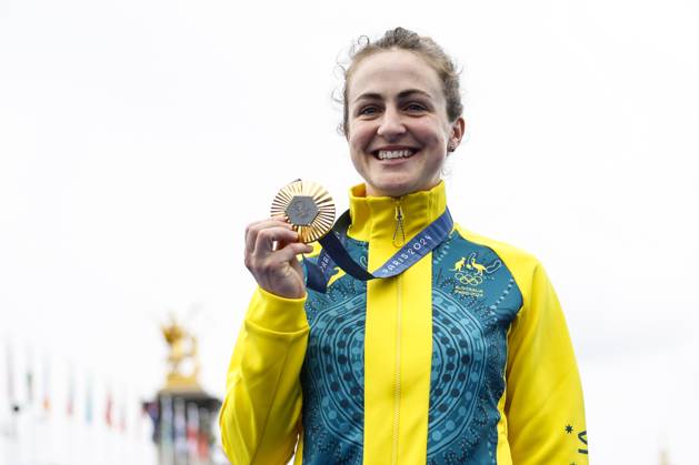 July 27, 2024, Paris, Paris, FRANCE: Gold medalist Grace Brown (AUS) poses on the podium during the Men s Individual Time Trial on day one of the Olympic Games, Olympische Spiele, Olympia, OS Paris 2024 at Pont Alexandre III during the Paris 2024 Olympics Games on july 27, 2024, in Paris, Spain. Paris FRANCE - ZUMAa181 20240727_zaa_a181_414 Copyright: xManuxReinox