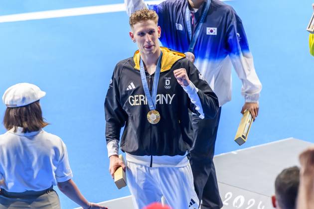 FRA, Olympische Sommerspiele Paris 2024, Schwimmen , Finale 400Meter Herren 27.07.2024, Bercy Arena, Paris, FRA, Olympische Sommerspiele Paris 2024, Schwimmen , Finale 400Meter Herren , im Bild MAERTENS Lukas (GER) gewinnt die Goldmedaille