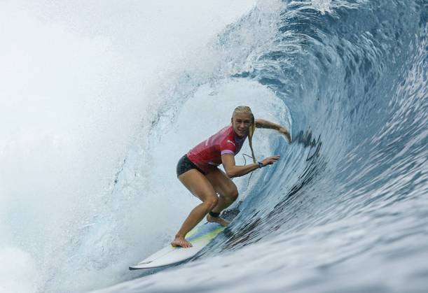 Bilder des Jahres 2024, Sport 07 Juli Sport Themen der Woche KW30 Sport Bilder des Tages (240728) -- TAHITI, July 28, 2024 -- Tatiana Weston-Webb of Brazil competes during women s round 1 of surfing during the Paris 2024 Olympic Games, Olympische Spiele, Olympia, OS in Teahupo o, on the French Polynesian Island of Tahiti, on July 27, 2024. (Photo by POOL Xinhua) (PARIS2024)FRENCH POLYNESIA-TAHITI-OLY-SUFRING BENxTHOUARD 