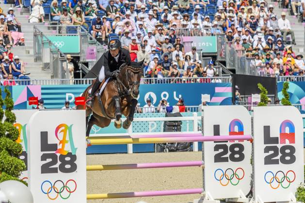 FRA, Olympische Sommerspiele Paris 2024, Vielseitigkeits Springen Einzel Finale 29.07.2024, Ch??teau de Versailles, Paris, FRA, Olympische Sommerspiele Paris 2024, Vielseitigkeits Springen Einzel Finale , im Bild Michael Jung mit seinem Pferd Chipmunk holt Gold