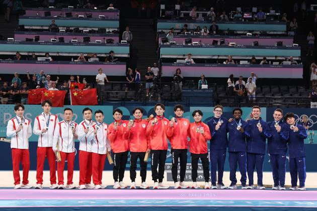 Team China, Team Japan and Team USA pose with their medals after competing in Artistic Gymnastics Men s Team Final Paris 2024 Olympic Games, Olympische Spiele, Olympia, OS Day Three, Paris, France - 29 Jul 2024  Copyright: xRyanxBrowne Shutterstockx 14608953ku