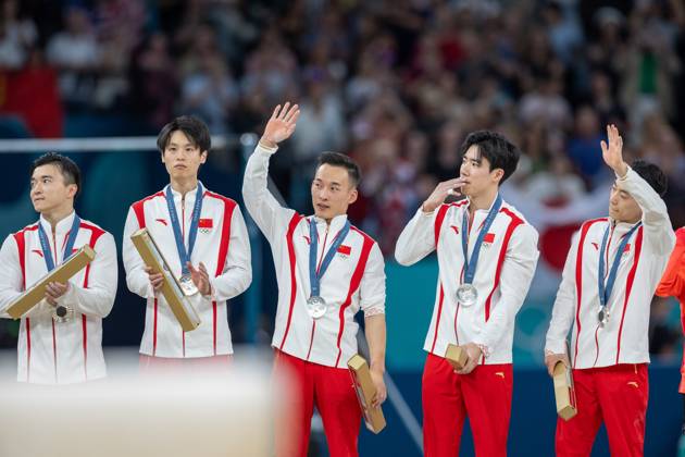 Artistic Gymnastic - Olympic Games, Olympische Spiele, Olympia, OS Paris 2024: Day 3 Silver medalists Team China is posing on the podium during the medal ceremony for the Artistic Gymnastics Men s Team Final on day three of the Olympic Games Paris 2024 at Bercy Arena in Paris, France on July 29, 2024. Paris France  Copyright: xAndrzejxIwanczukx originalFilename:iwanczuk-artistic240729_np6Ex.jpg