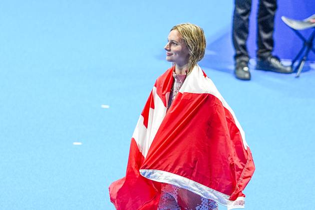 NANTERRE, FRANCE - JULY 29: Summer McIntosh of Canada celebrates her gold wearing a Canada Flag during the Women™s 400m Individual Medley Medal Ceremony on day three of the Olympic Games, Olympische Spiele, Olympia, OS Paris 2024 at Paris La Defense Arena on July 29, 2024 in Nanterre, France. Nanterre Paris La Defense Arena France Copyright: xJustPictures.ch JarixPestelaccix jp-en-EuSpIm-JPH04115