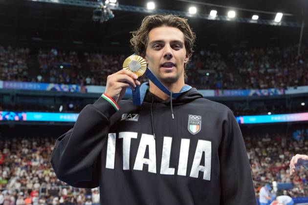 Italy s Thomas Ceccon winner of the men& x2019;s100 mt breaststroke final gold medal at the 2024 Summer Olympics, Monday, July 29, 2024, in Paris, France.  Copyright: xGianxMattiaxD Alberto LaPressex