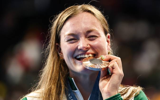 Paris 2024 Olympic Games, Olympische Spiele, Olympia, OS Paris La Defense Arena, Paris, France 29 7 2024 Swimming - Women™s 100m Breaststroke Final Ireland™s Mona McSharry celebrates with her bronze medal Mona McSharry celebrates with her bronze medal 29 7 2024  Copyright: x INPHO JamesxCrombiex 074A6556