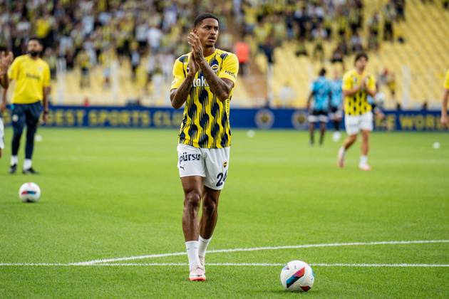 Fenerbahce v Lugano UEFA Champions League Second Qualifying Round Jayden Oosterwolde of Fenerbahce during the warmup before the match. Fenerbahce and Lugano faced each other in the UEFA Champions League second qualifying round second leg, the match took place at Sukru Saracoglu Stadium on July 30, 2024 Istanbul Istanbul Turkey Copyright: xYagizxGurtugx