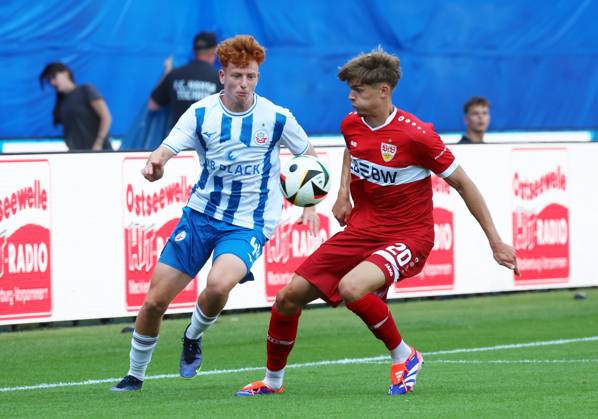 03.07.24 FC Hansa Rostock - VfB Stuttgart II Deutschland, Rostock, 03.08.2024, Fussball, 3. Liga, FC Hansa Rostock - VfB Stuttgart II (1:1): v.l. Tim Krohn (FC Hansa Rostock), Leon Reichardt (VfB Stuttgart II).