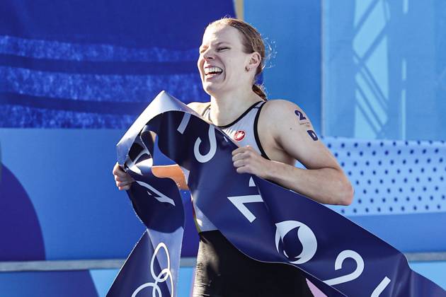 Bilder des Jahres 2024, Sport 08 August Sport Themen der Woche KW32 Sport Bilder des Tages FRANCE, PARIS - AUGUST 5, 2024: Laura Lindemann of Germany competes in the triathlon mixed relay event during the 2024 Summer Olympic Games, Olympische Spiele, Olympia, OS at the Pont Alexandre III. Alexander Shcherbak TASS  72770087