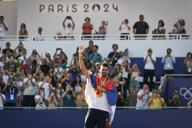 Paris 2024 - Fans welcome medalists at the Parc des Champions in Paris Men s Tennis Singles gold medalist Novak Djokovic of Team Serbia celebrating as fans welcome champions at the Parc des Champions at Trocadero, during the Paris 2024 Olympic Games, Olympische Spiele, Olympia, OS on August 5, 2024. Photo by Firas Abdullah ABACAPRESS.COM Paris Ile-de-France Greece Copyright: xAbdullahxFiras ABACAx