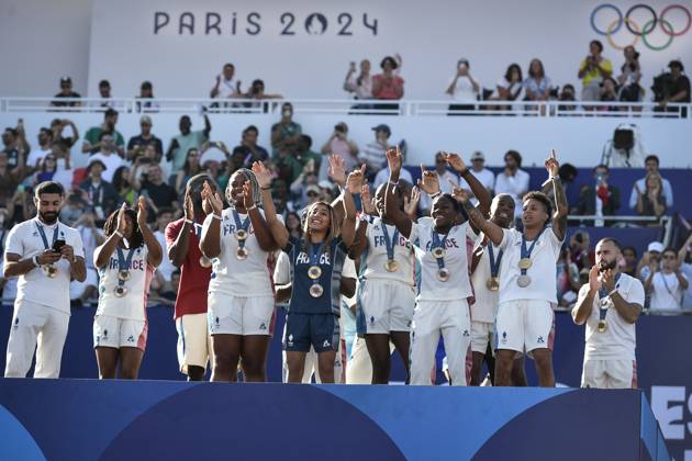 Paris 2024 - Fans welcome medalists at the Parc des Champions in Paris Judo Mixed Team Gold Medalists Team France celebrating as fans welcome champions at the Parc des Champions at Trocadero, during the Paris 2024 Olympic Games, Olympische Spiele, Olympia, OS on August 5, 2024. Photo by Firas Abdullah ABACAPRESS.COM Paris Ile-de-France Greece Copyright: xAbdullahxFiras ABACAx