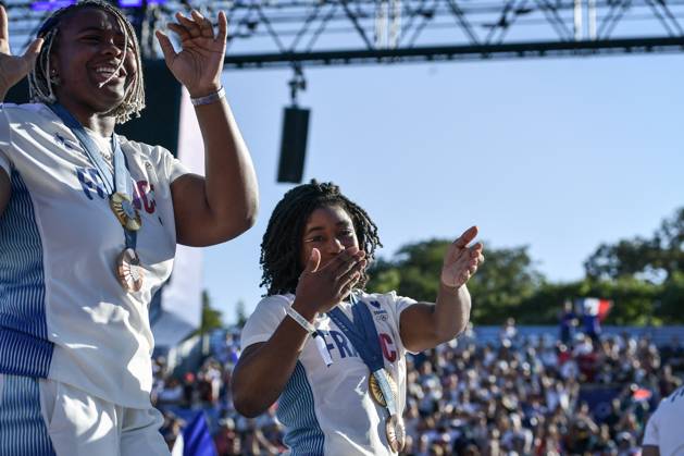 Paris 2024 - Fans welcome medalists at the Parc des Champions in Paris Judo Mixed Team Gold Medalists Team France with Romane Dicko and Sarah Leonie Cysique celebrating as fans welcome champions at the Parc des Champions at Trocadero, during the Paris 2024 Olympic Games, Olympische Spiele, Olympia, OS on August 5, 2024. Photo by Firas Abdullah ABACAPRESS.COM Paris Ile-de-France Greece Copyright: xAbdullahxFiras ABACAx