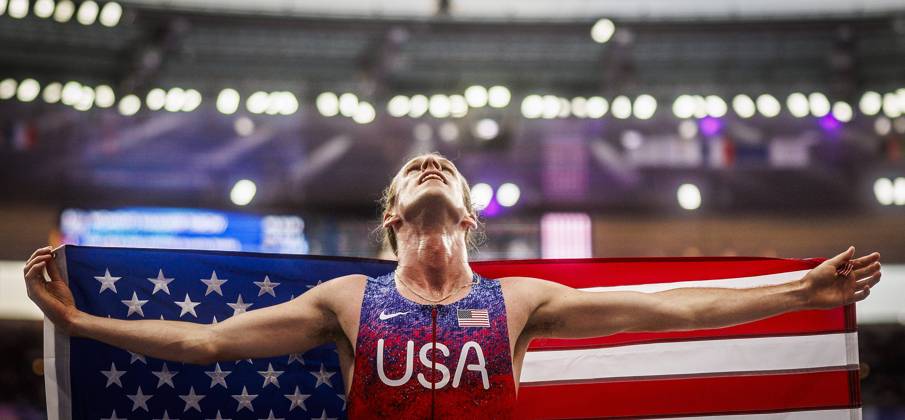 Bilder des Jahres 2024, Sport 08 August Sport Themen der Woche KW32 Sport Bilder des Tages Olympische Spiele (Leichtathletik); Paris, 06.08.2024 HOCKER Cole (United States of America) gewinnt überraschend die 1500m und damit Gold; Olympische Spiele (Leichtathletik) am 06.08.2024 im Stade de France in Paris (Frankreich). Copyright: xBEAUTIFULxSPORTS AxelxKohringx