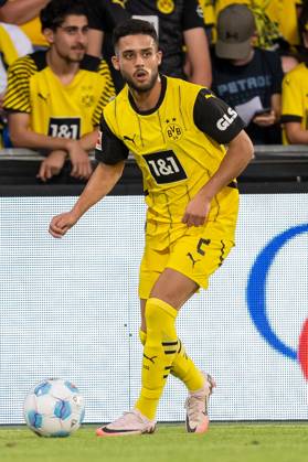 06.08.2024, Fussball: Testspiel, Saison 2024 2025, Borussia Moenchengladbach - FC Villareal in Altach. Couto Yan (Borussia Dortmund, 02) sucht eine Anspielstation. Foto: Kirchner-Media DI Copyright: xKirchner-Media DIx