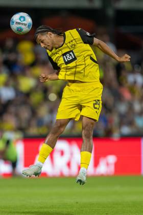 06.08.2024, Fussball: Testspiel, Saison 2024 2025, Borussia Moenchengladbach - FC Villareal in Altach. Paris Josua Brunner (Borussia Dortmund, 29) beim Kopfball. Foto: Kirchner-Media DI Copyright: xKirchner-Media DIx
