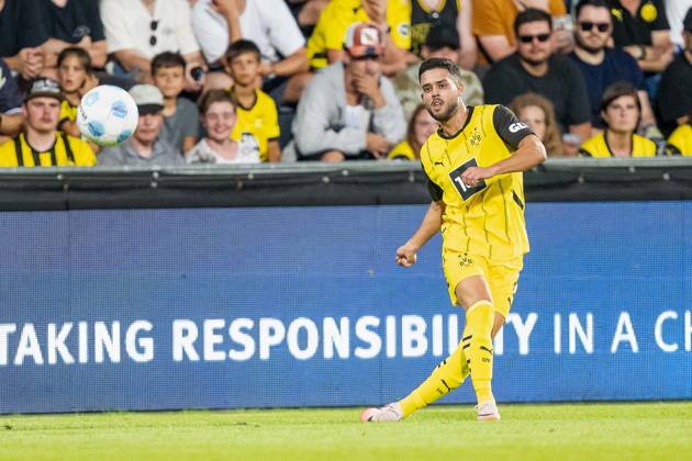 06.08.2024, Fussball: Testspiel, Saison 2024 2025, Borussia Moenchengladbach - FC Villareal in Altach. Couto Yan (Borussia Dortmund, 02) schaut seiner Flanke hinterher. Foto: Kirchner-Media DI Copyright: xKirchner-Media DIx