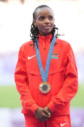 Beatrice Chebet of Kenya with the gold from the Women s 5000m Paris 2024 Olympic Games, Olympische Spiele, Olympia, OS Day Eleven, Paris, France - 06 Aug 2024  Copyright: xDavexWinter Shutterstockx 14621709lw