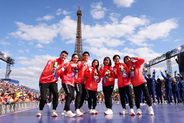 (L to R) Takeru Komatsubara, Misato Komatsubara, Ryuichi Kihara, Riku Miura, Kaori Sakamoto, Yuma Kagiyama, Wakaba Higuchi (JPN), AUGUST 7, 2024 - Figure skating, Eiskunstlauf : The medal allocation ceremony for the figure skating team event of Beijing 2022 Olympic Games, Olympische Spiele, Olympia, OS at the Champions Park at Trocadero during the Paris 2024 Olympic Games in Paris, Frace. Due to Russian Kamilia Valieva was found guilty of doping, the United States team receive gold medal, Japan moved up a step to silver. Noxthirdxpartyxsales  (262437653)