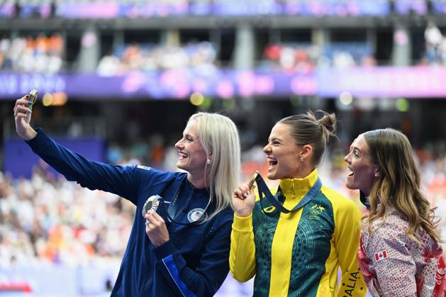 OLY24 ATHLETICS, (L-R) Silver medallist American pole vaulter Katie Moon, gold medallist Australian pole vaulter Nina Kennedy and bronze medallist Canadian pole vaulter Alysha Newman pose with their medals on the podium after the Women s Pole Vault Final at the Stade de France in Saint-Denis, as part of the 2024 Paris Summer Olympic Games, Olympische Spiele, Olympia, OS in, France, Thursday, August 08, 2024. ( NO ARCHIVING, EDITORIAL USE ONLY, NO USE IN BOOKS WITHOUT CONSENT SAINT-DENIS FRANCE Copyright: xDEANxLEWINSx 20240809116165204827