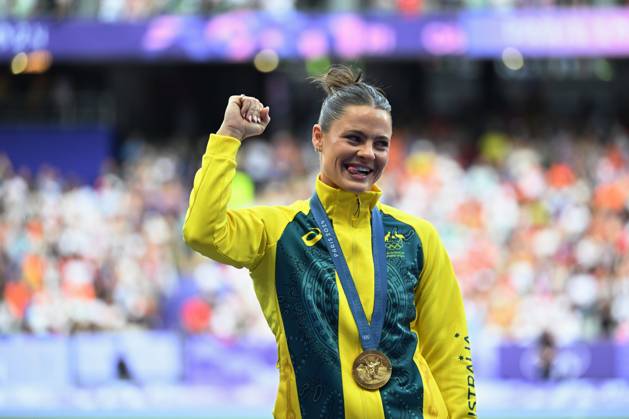 OLY24 ATHLETICS, Gold medallist Australian pole vaulter Nina Kennedy poses with her gold medal on the podium after she won the Women s Pole Vault Final at the Stade de France in Saint-Denis, as part of the 2024 Paris Summer Olympic Games, Olympische Spiele, Olympia, OS in, France, Thursday, August 08, 2024. ( NO ARCHIVING, EDITORIAL USE ONLY, NO USE IN BOOKS WITHOUT CONSENT SAINT-DENIS FRANCE Copyright: xDEANxLEWINSx 20240809143044807644