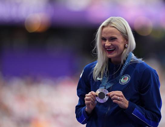 (240808) -- PARIS, Aug. 8, 2024 -- Silver medalist Katie Moon of the United States reacts during the victory ceremony of the women s pole vault of Athletics at the Paris 2024 Olympic Games, Olympische Spiele, Olympia, OS in Paris, France, Aug. 8, 2024. ) (PARIS2024) FRANCE-PARIS-OLY-ATHLETICS-POLE VAULT-WOMEN XuxChang 