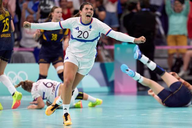 Bilder des Jahres 2024, Sport 08 August Sport Themen der Woche KW32 Sport Bilder des Tages (240808) -- LILLE, Aug. 8, 2024 -- Laura Flippes of France celebrates a goal during the women s handball semifinal match between Sweden and France at the Paris 2024 Olympic Games, Olympische Spiele, Olympia, OS in Lille, France, Aug. 8, 2024. ) (PARIS2024) FRANCE-LILLE-OLY-HANDBALL MengxDingbo 