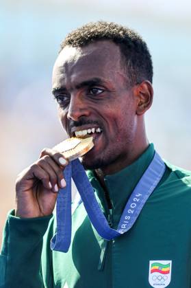 OLYMPICS - Olympic Summer Games 2024 PARIS,FRANCE,10.AUG.24 - OLYMPICS, ATHLETICS - Olympic Summer Games Paris 2024, marathon, men, medal ceremony. Image shows the rejoicing of Tamirat Tola (ETH). GEPAxpictures xMaticxKlansek