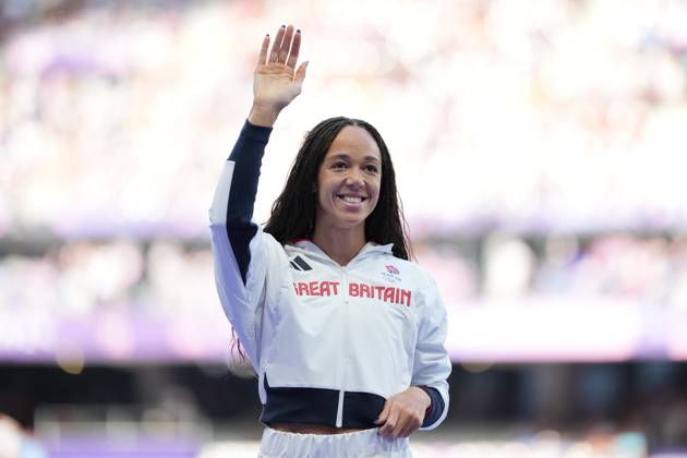 Katarina Johnson-Thompson of Great Britain (Women s Heptathlon) steps up to receive her silver medal Paris 2024 Olympic Games, Olympische Spiele, Olympia, OS Day Fifteen, Paris, France - 10 Aug 2024  Copyright: xDavexWinter Shutterstockx 14623000dd