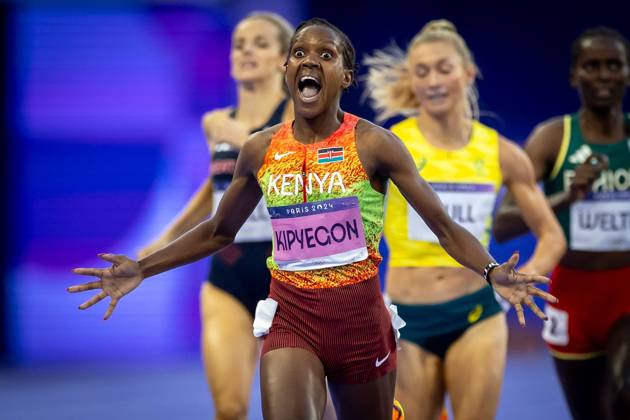 Bilder des Jahres 2024, Sport 08 August Sport Themen der Woche KW32 Sport Bilder des Tages Paris 2024 Olympic Games, Olympische Spiele, Olympia, OS Stade de France, Paris, France 10 8 2024 Women™s 1500m Final Kenya™s Faith Kipyegon celebrates winning gold Faith Kipyegon celebrates winning gold 10 8 2024  Copyright: x INPHO MorganxTreacyx MT2_3039_1