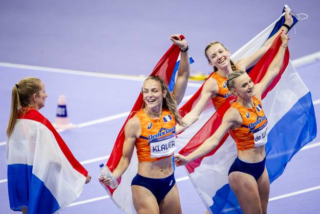 PARIS - Lieke Klaver, Cathelijn Peeters, Lisanne de Witte and Femke Bol react after winning the silver medal in the 4 x 400m relay (w) of athletics during the Olympic Games, Olympische Spiele, Olympia, OS ANP ROBIN VAN LONKHUIJSEN xVIxANPxSportx xxANPxIVx 505720955 originalFilename: 505720955