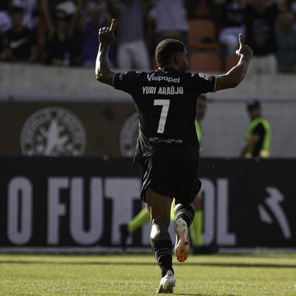 PORTUGAL MY SUPER LEAGUE - ACADEMIC VISEU x GD CHAVES Viseu (PT) 08 10 2024 - PORTUGAL MY SUPER LEAGUE - ACADEMICO VISEU x GD CHAVES - Yuri Araujo, Academico player, celebrates a goal during the match between Academico x GD Chaves, valid for the 1st round of the Portugal Meu Super League, held at the Fontelo Municipal Stadium, in Viseu, on the night of this Saturday, (10). (Foto: Alexandre Gomes Thenews2 imago images) SPO Copyright: xALEXANDRExGOMESx