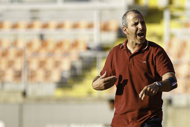 PORTUGAL MY SUPER LEAGUE - ACADEMIC VISEU x GD CHAVES Viseu (PT) 08 10 2024 - PORTUGAL MY SUPER LEAGUE - ACADEMICO VISEU x GD CHAVES - Marcos Alves, coach of GD Chaves during the match between Academico x GD Chaves, valid for the 1st round of the Portugal Meu Super League, held at the Fontelo Municipal Stadium, in Viseu, on the evening of this Saturday, (10). (Foto: Alexandre Gomes Thenews2 imago images) SPO Copyright: xALEXANDRExGOMESx