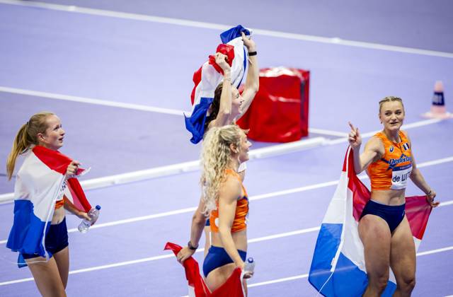 PARIS - Lieke Klaver, Cathelijn Peeters, Lisanne de Witte and Femke Bol react after winning the silver medal in the 4 x 400m relay (w) of athletics during the Olympic Games, Olympische Spiele, Olympia, OS ANP ROBIN VAN LONKHUIJSEN xVIxANPxSportx xxANPxIVx 505721244 originalFilename: 505721244