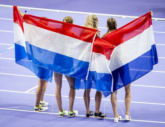PARIS - Lieke Klaver, Cathelijn Peeters, Lisanne de Witte and Femke Bol react after winning the silver medal in the 4 x 400m relay (w) of athletics during the Olympic Games, Olympische Spiele, Olympia, OS ANP ROBIN VAN LONKHUIJSEN xVIxANPxSportx xxANPxIVx 505721758 originalFilename: 505721758