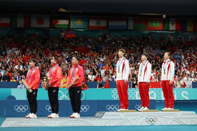 (L-R) Japan team group, Mannschaftsbild, Totale Chnia team group (CHN), AUGUST 10, 2024 - Table tennis, Tischtennis : Women s Team Medal ceremony during the Paris 2024 Olympic Games, Olympische Spiele, Olympia, OS at South Paris Arena in Paris, France. Noxthirdxpartyxsales  (262907852)