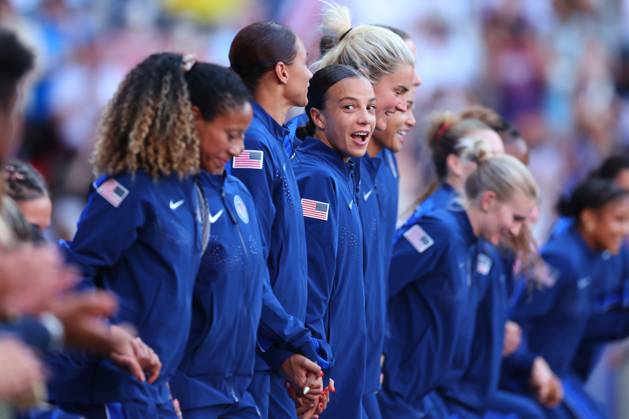 United States of America team group, Mannschaftsbild, Totale (USA), AUGUST 10, 2024 - Football Soccer : Women s Medal Ceremony during the Paris 2024 Olympic Games, Olympische Spiele, Olympia, OS at Parc des Princes in Paris, France. Noxthirdxpartyxsales (262918614)