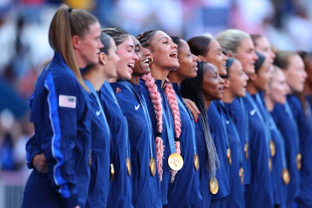 United States of America team group, Mannschaftsbild, Totale (USA), AUGUST 10, 2024 - Football Soccer : Women s Medal Ceremony during the Paris 2024 Olympic Games, Olympische Spiele, Olympia, OS at Parc des Princes in Paris, France. Noxthirdxpartyxsales (262918617)