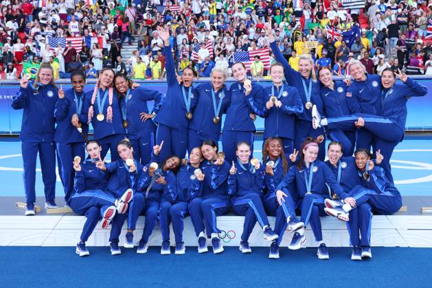 United States of America team group, Mannschaftsbild, Totale (USA), AUGUST 10, 2024 - Football Soccer : Women s Medal Ceremony during the Paris 2024 Olympic Games, Olympische Spiele, Olympia, OS at Parc des Princes in Paris, France. Noxthirdxpartyxsales (262918620)