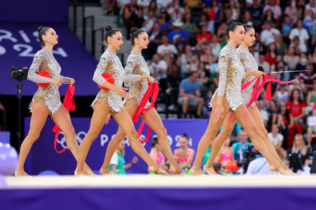 Italy team group, Mannschaftsbild, Totale (ITA), AUGUST 10, 2024 - Rhythmic gymnastics, Rhythmische Sportgymnastik, RSG : Group All-Around Final during the Paris 2024 Olympic Games, Olympische Spiele, Olympia, OS at Porte de La Chapelle Arena in Paris, France. (262920503)