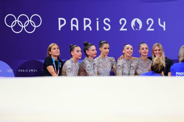 Italy team group, Mannschaftsbild, Totale (ITA), AUGUST 10, 2024 - Rhythmic gymnastics, Rhythmische Sportgymnastik, RSG : Group All-Around Final during the Paris 2024 Olympic Games, Olympische Spiele, Olympia, OS at Porte de La Chapelle Arena in Paris, France. (262920528)
