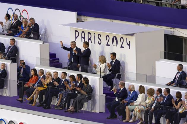 Emmanuel Macron Président de la République française, Thomas Bach Président du Comité international olympique Tony Estanguet Closing Ceremony during the Olympic Games, Olympische Spiele, Olympia, OS Paris 2024 on 11 August 2024 at Stade de France in Saint-Denis near Paris, France - Photo Gregory Lenormand DPPI Media Panoramic OLYMPIC GAMES PARIS 2024 - CLOSING CEREMONY DPPI Panoramic 21024019_GRL_71841-Avec accentuation-Bruit-1