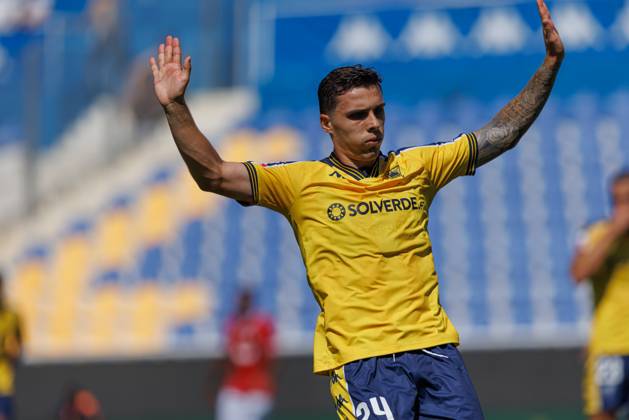 Pedro Amaral during Liga Portugal game between teams of GD Estoril Praia and CD Santa Clara at Estadio Antonio Coimbra da Mota (Maciej Rogowski) Estoril Estadio Antonio Coimbra Da Mota Portugal Copyright: xMaciejxRogowskix estorilsantaclarafull202425-070