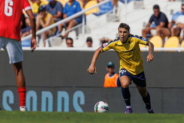 Pedro Amaral during Liga Portugal game between teams of GD Estoril Praia and CD Santa Clara at Estadio Antonio Coimbra da Mota (Maciej Rogowski) Estoril Estadio Antonio Coimbra Da Mota Portugal Copyright: xMaciejxRogowskix estorilsantaclarafull202425-115
