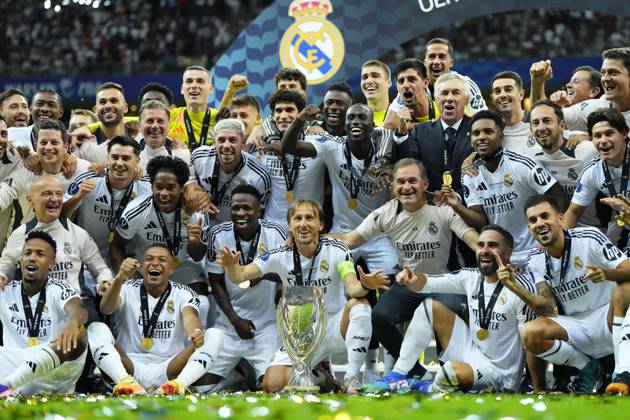 Bilder des Jahres 2024, Sport 08 August Real Madrid CF v Atalanta BC - UEFA Super Cup 2024 WARSAW, POLAND - AUGUST 14: Real Madrid team celebrates victory after the UEFA Super Cup 2024 match between Real Madrid and Atalanta BC at National Stadium on August 14, 2024 in Warsaw, Poland. Warsaw Poland  Copyright: xJosexBretonx originalFilename:bretonhernandez-realmadr240814_npA7Y.jpg
